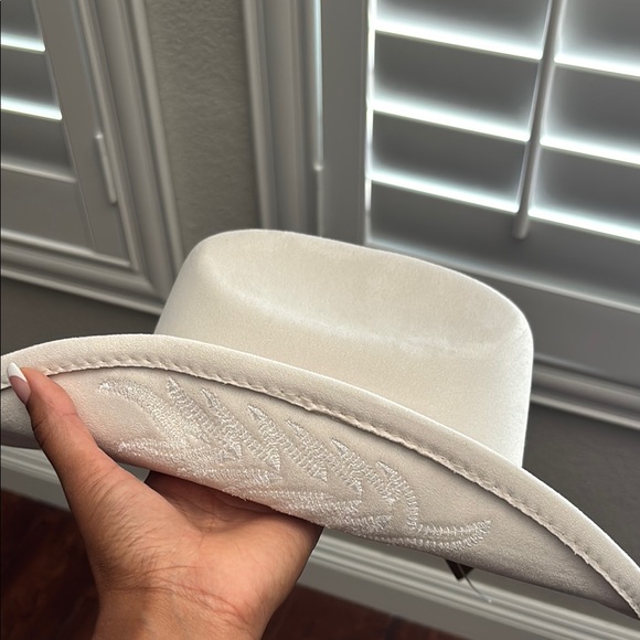 Elegant ivory Cowgirl Hat - Picture 2 of 5